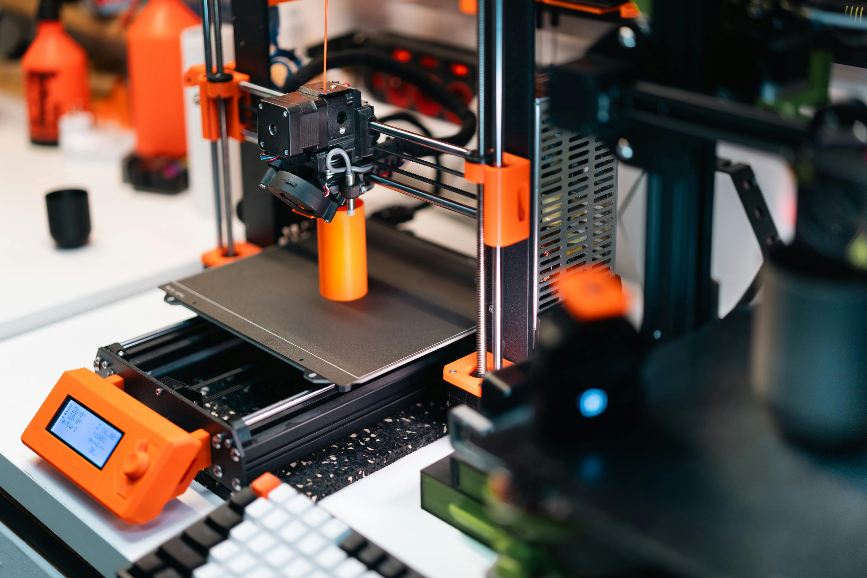 siyah ABS plastikten basilmiş endüstriyel redüktör kutusu prototipi